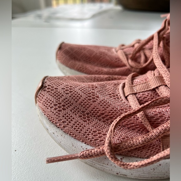 Pumas Size 6 - Picture 5 of 10